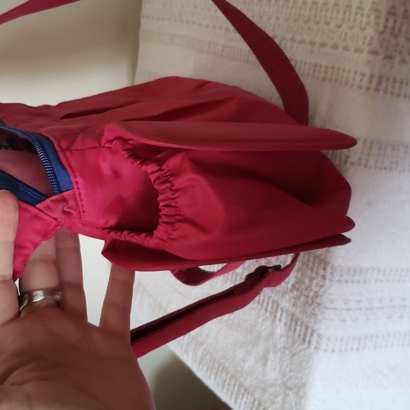 Lug 'swing' crossbody bag, hot pink, 3 sectioned pockets. - Picture 10 of 11